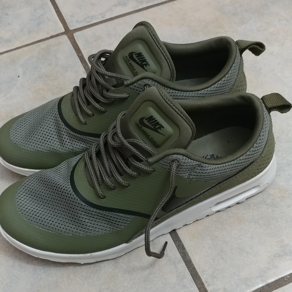 Air max thea olive green nikes