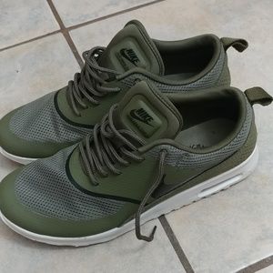 Air max thea olive green nikes