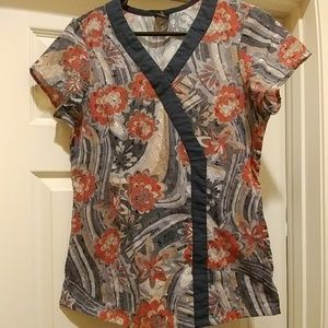 Barco floral scrub top size Small
