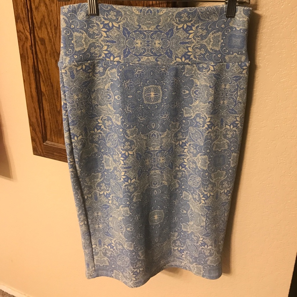 Lularoe Small Cassie. Paisley style print NWOT