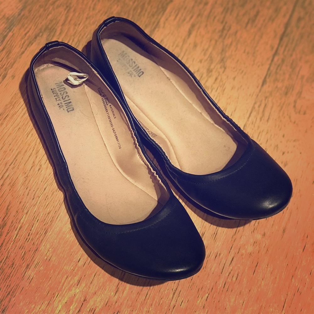 Mossimo Black flats!