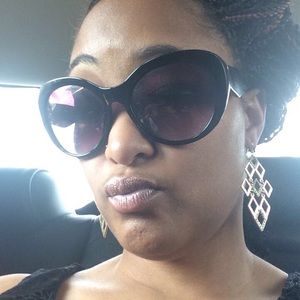 Meet your Posher, Miracle