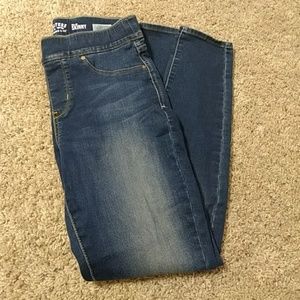 Totally shaping pull on skinny jeans