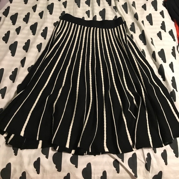 Anthropologie Dresses & Skirts - Anthropologie Sweater Skirt M size 6