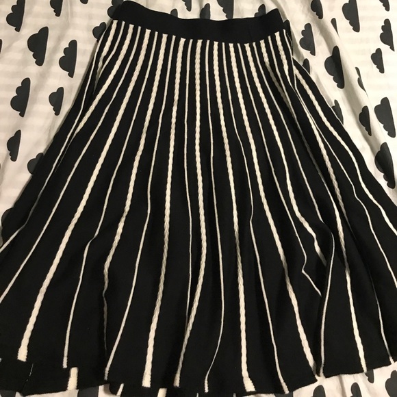 Anthropologie Sweater Skirt M size 6 - Picture 2 of 4