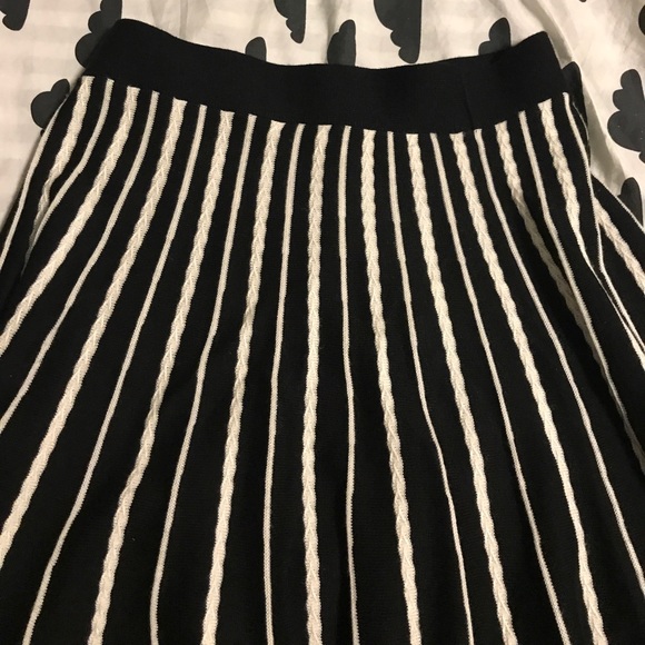 Anthropologie Sweater Skirt M size 6 - Picture 3 of 4