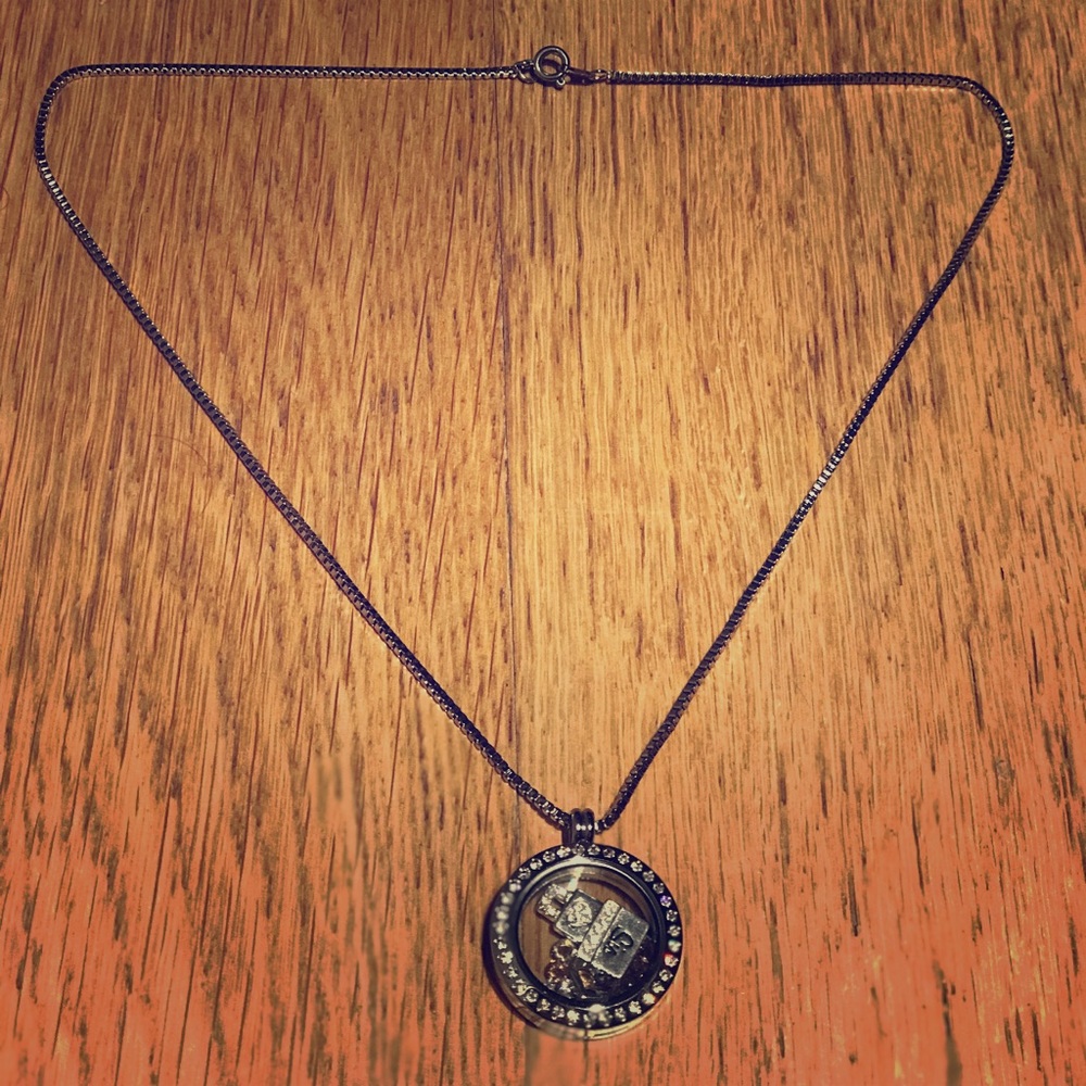 Silver “Sis” necklace!