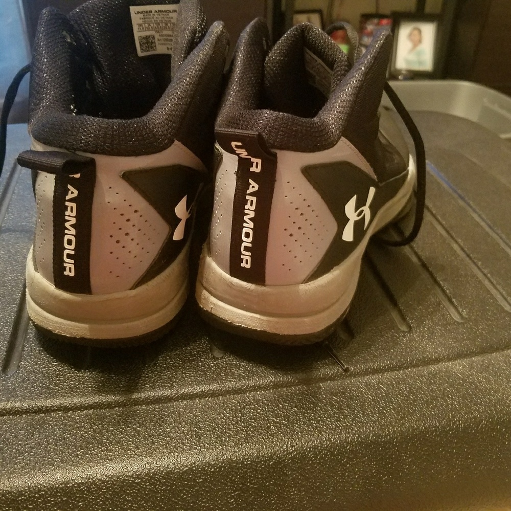 Men's Under Armour Grey/Black/White Shoes - Picture 2 of 5