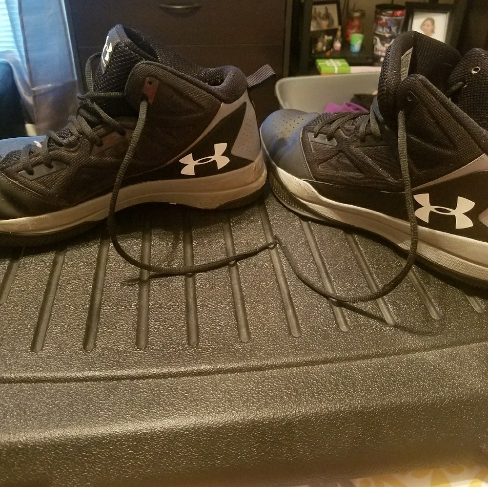 Men's Under Armour Grey/Black/White Shoes - Picture 3 of 5