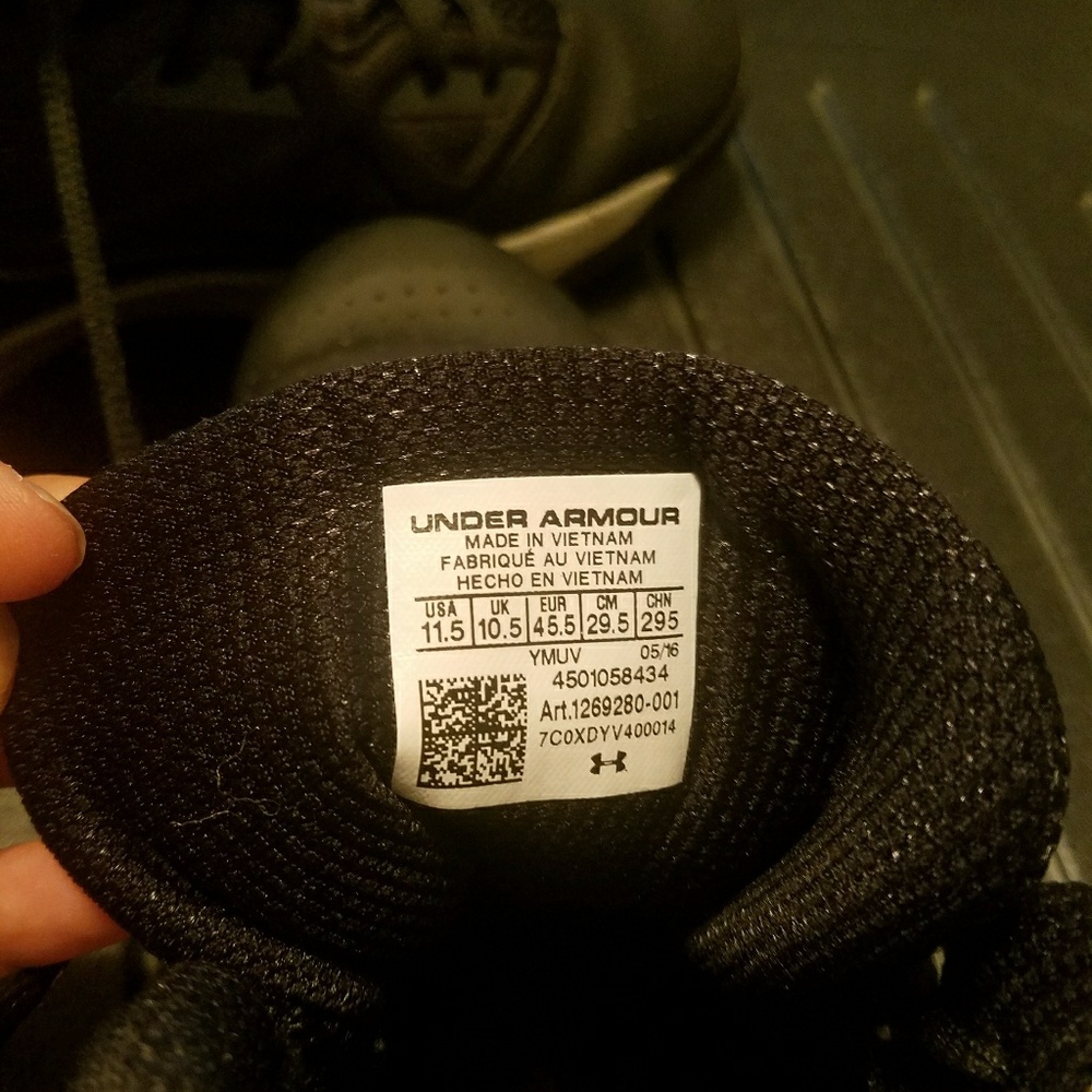 Men's Under Armour Grey/Black/White Shoes - Picture 5 of 5