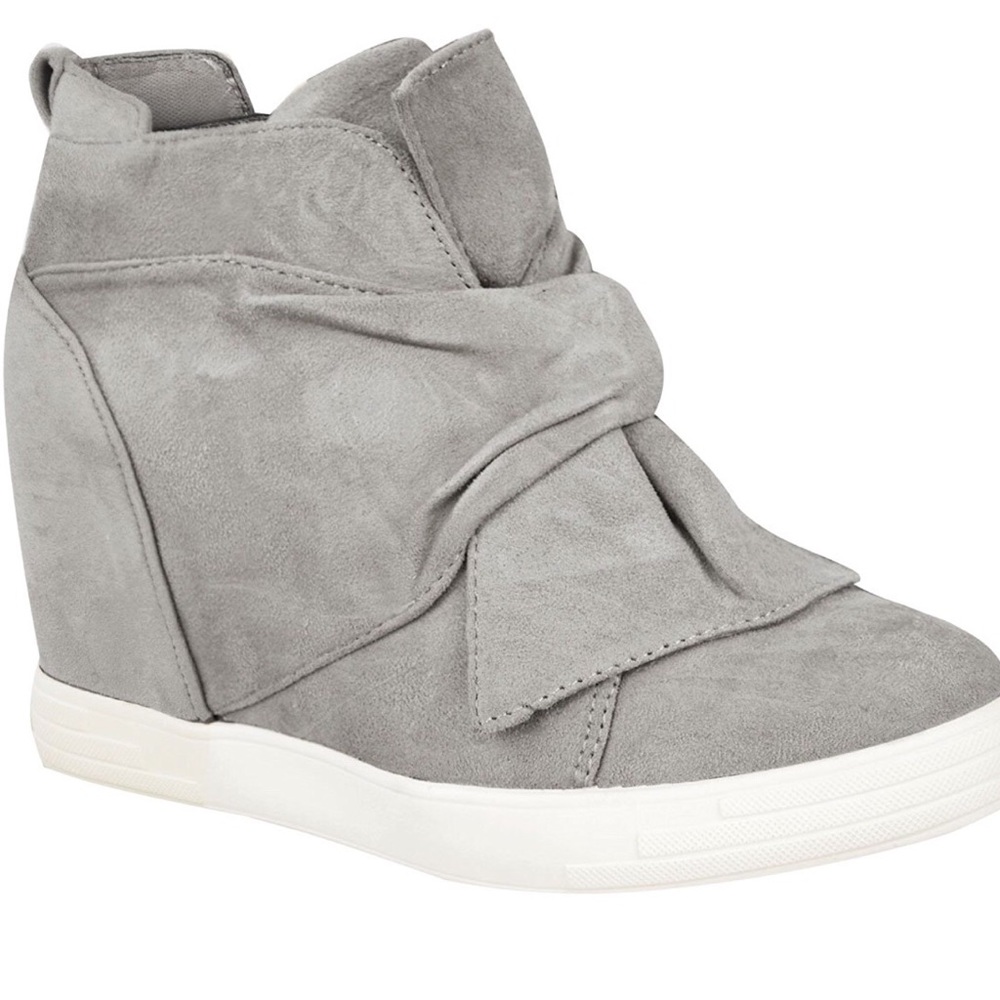 Sneaker Wedge hi tops with bow