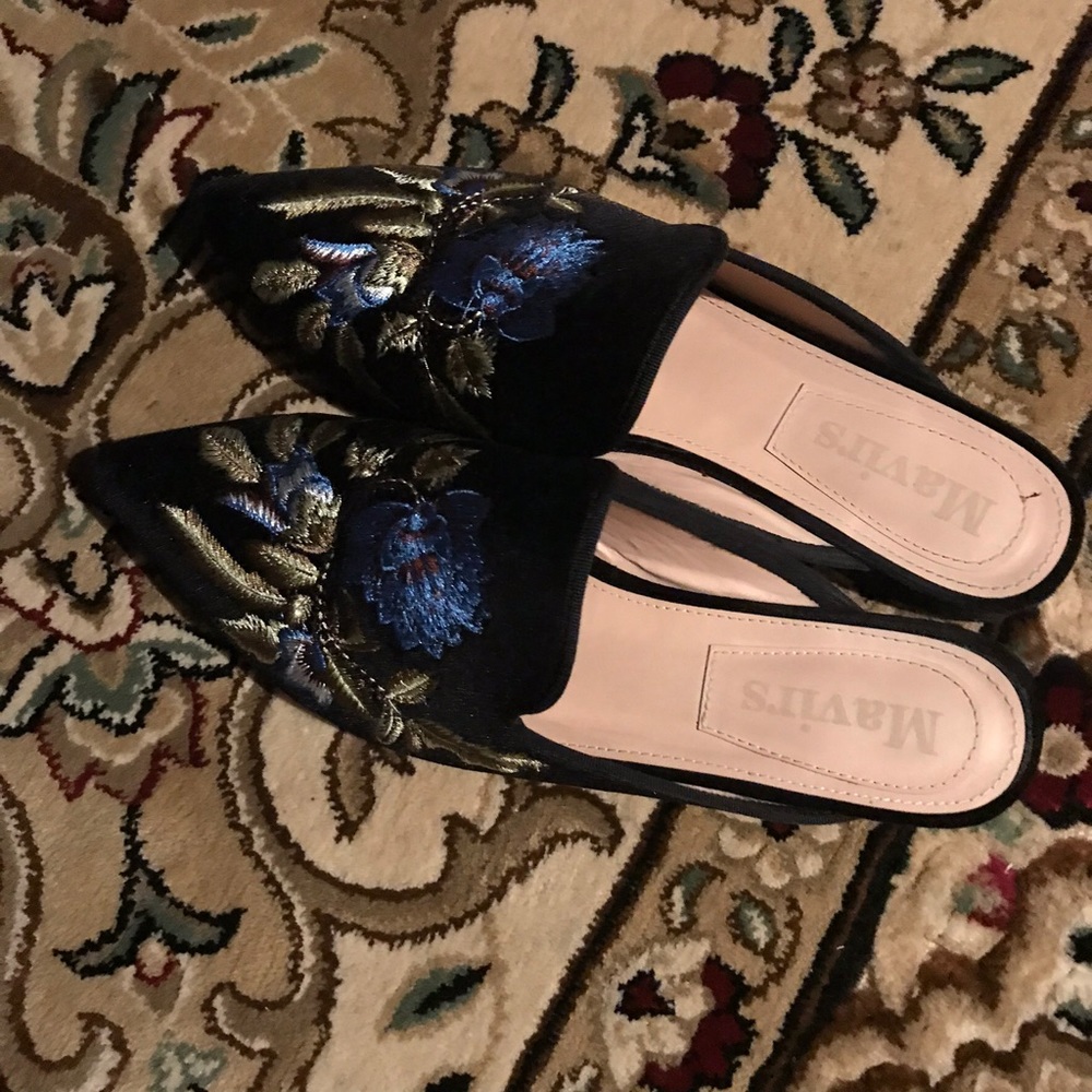 Velvet embroidered Mules