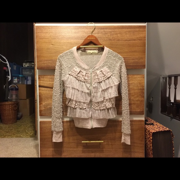 Zip up Ruffle Sweater - Picture 2 of 3