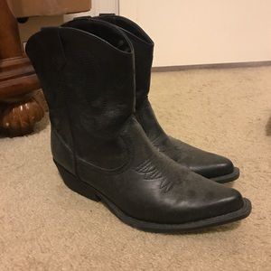 SO cowboy fashion boots