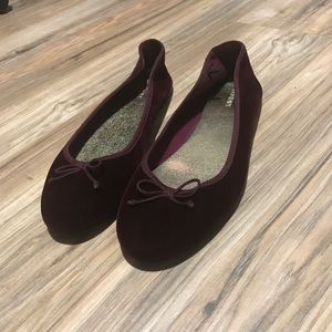 Red velvet flats. Burgundy flats. Red velvet flats. Burgundy flats.