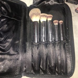 It cosmetics brushes