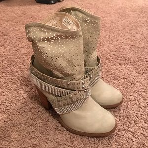 Not Rated size 9 boots