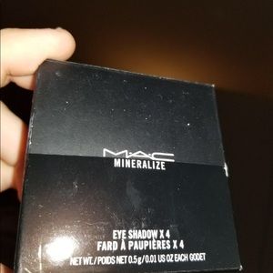 Mac Cosmetics eye shadow x4 compact