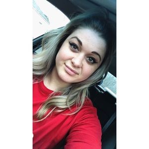 Meet your Posher, Alicia