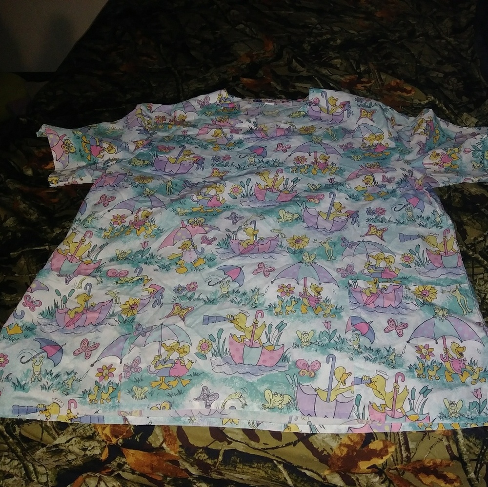 Women's scrubs top