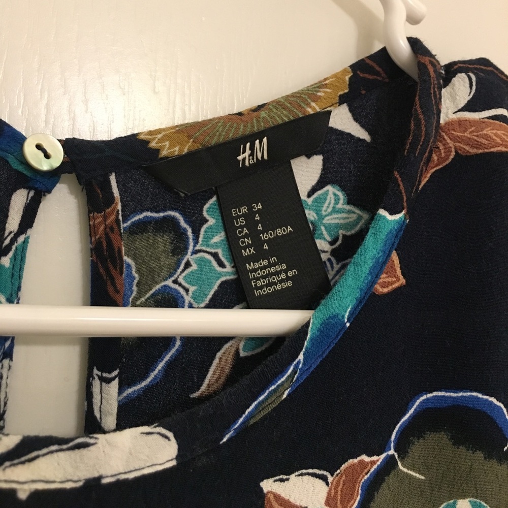 H&M Top - Picture 2 of 3