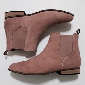 Urban Outfitters Chelsea Boot
