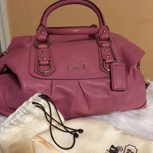 Coach Ashley convertible satchel 👛 🌺 Coach Ashley convertible satchel 👛 🌺