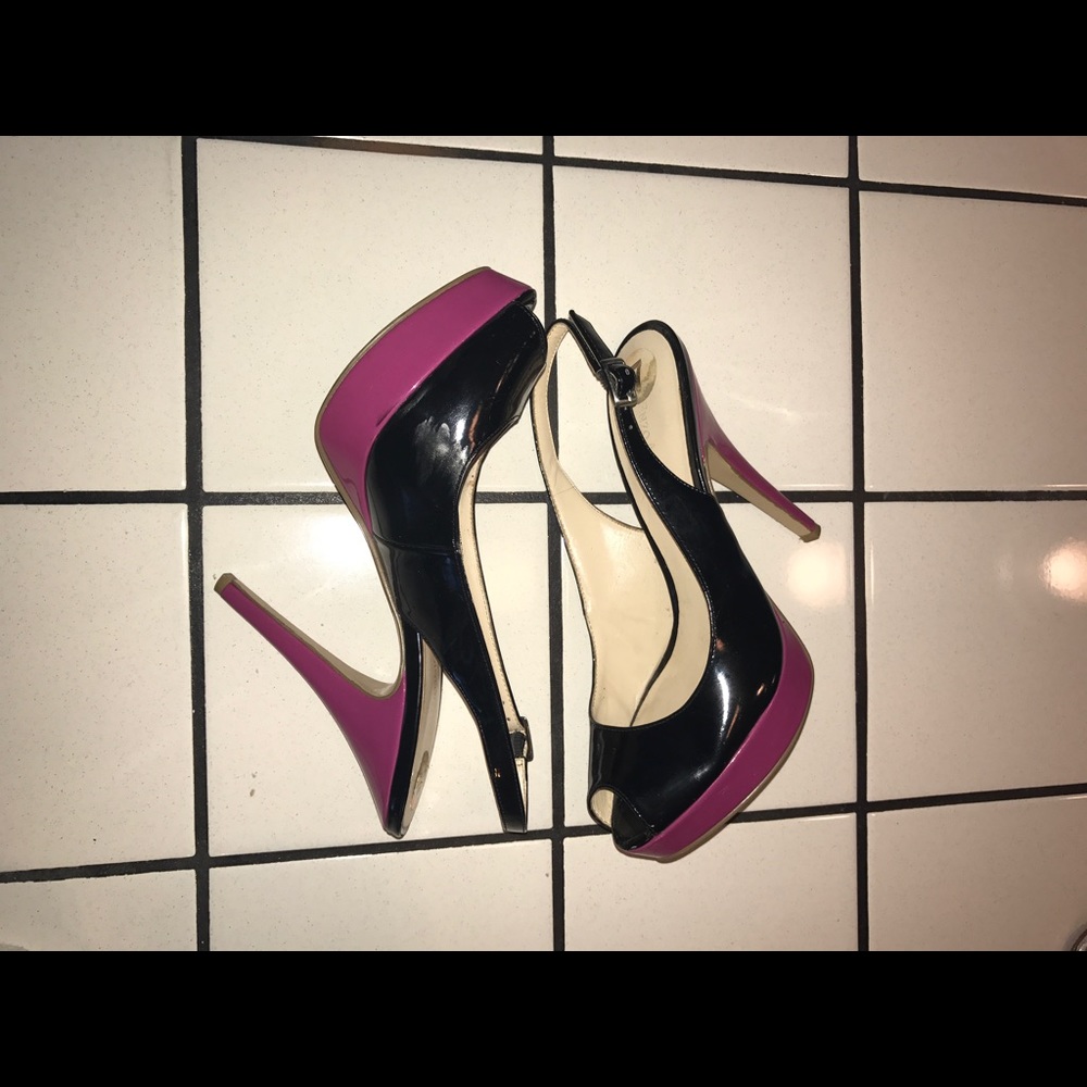 Enzo Angiolini black & pink slingback peep toes.