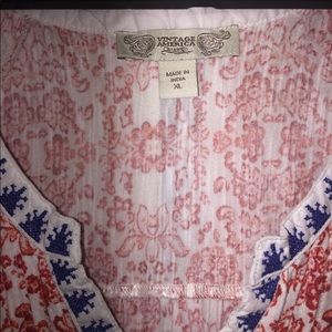 Cute shirt with many colors.