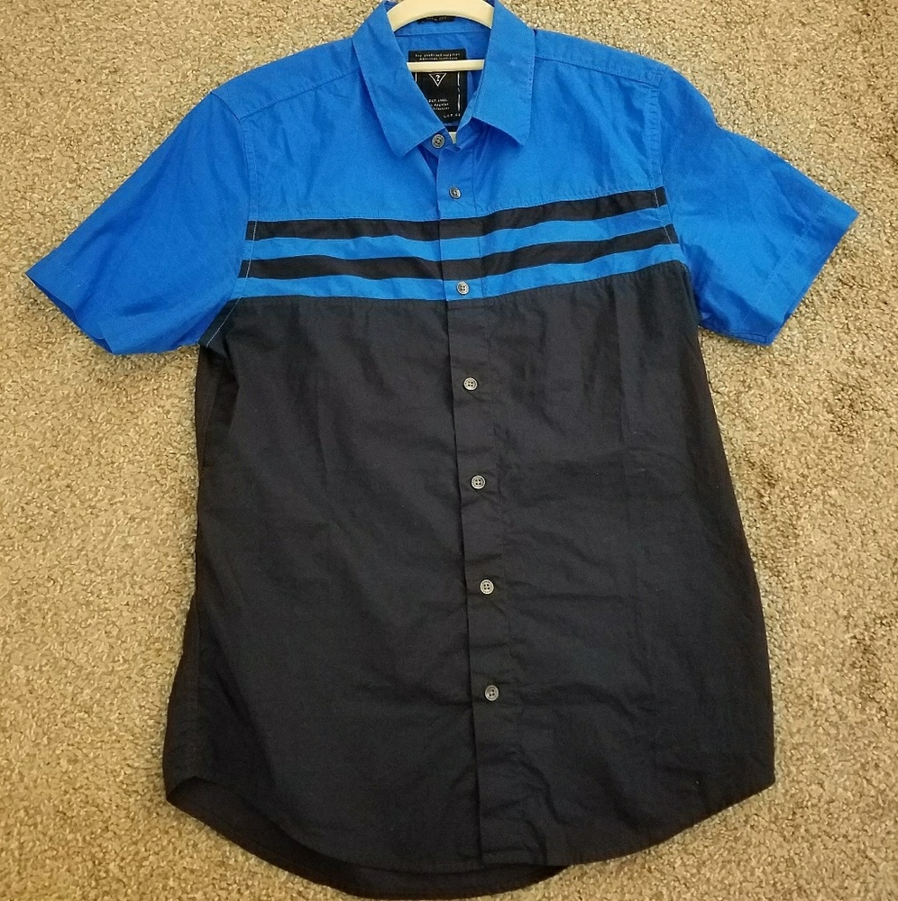 💙 Guess Short Sleeve Button Up