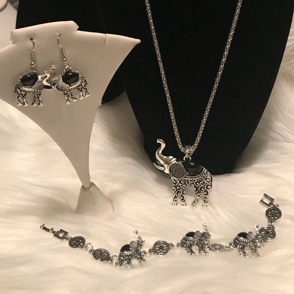 Bohemian Necklace Set - Picture 2 of 3