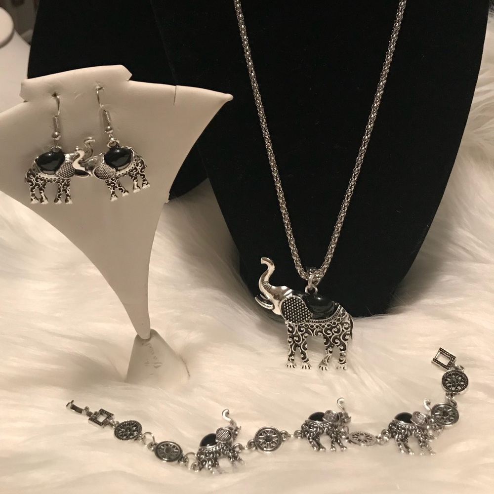 Bohemian Necklace Set - Picture 3 of 3