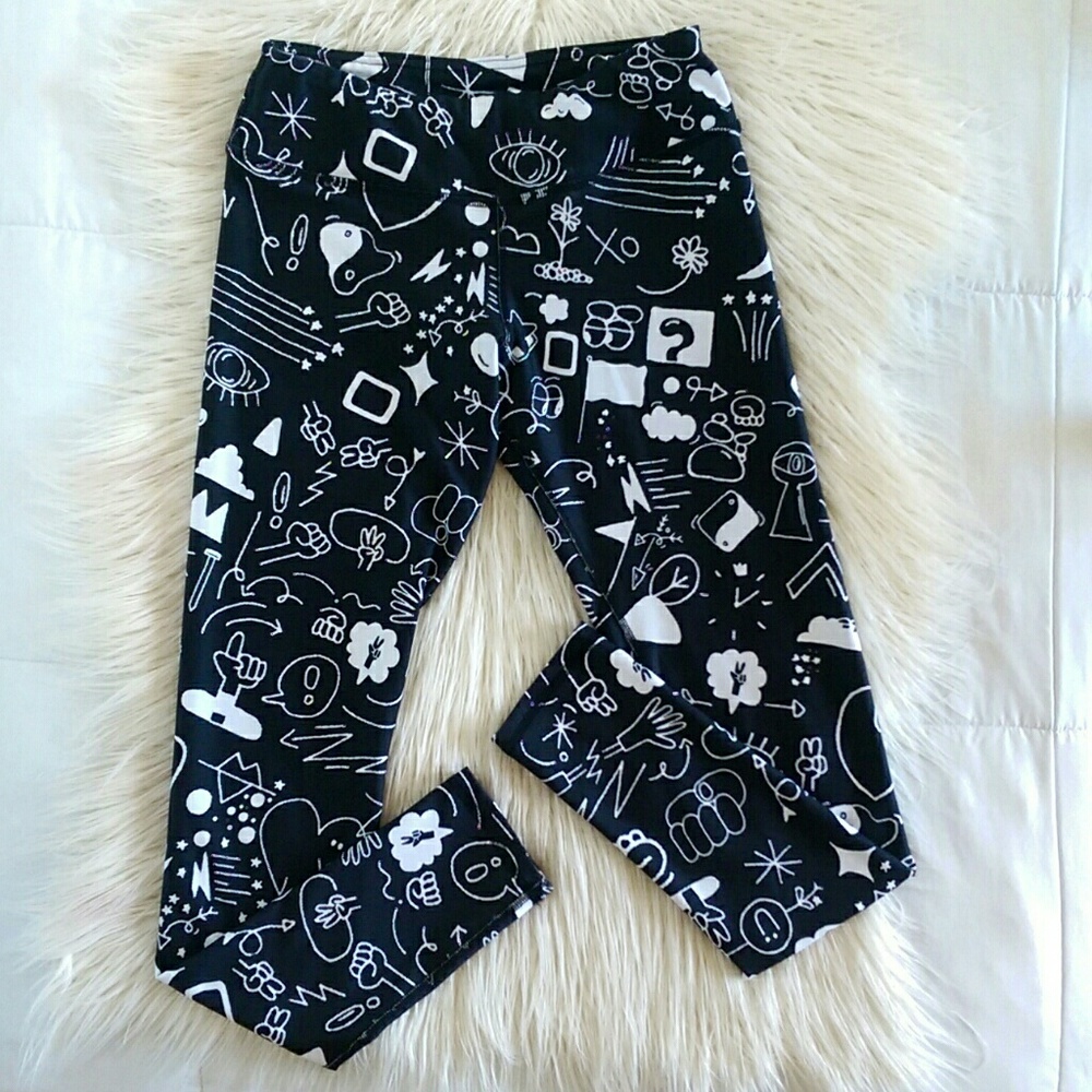 SOLD* Graphic Print Black High Waisted Leggings - Picture 1 of 6