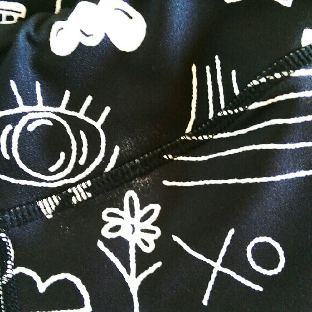 SOLD* Graphic Print Black High Waisted Leggings - Picture 6 of 6