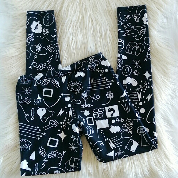 SOLD* Graphic Print Black High Waisted Leggings - Picture 2 of 6