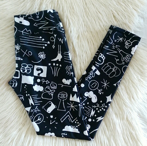 SOLD* Graphic Print Black High Waisted Leggings - Picture 3 of 6