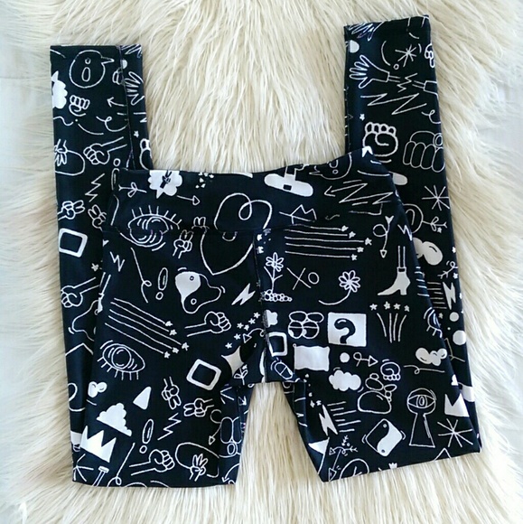 SOLD* Graphic Print Black High Waisted Leggings - Picture 5 of 6