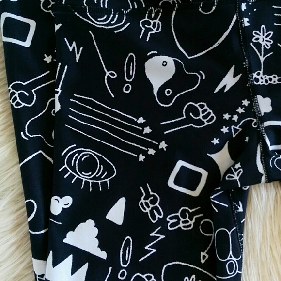 SOLD* Graphic Print Black High Waisted Leggings - Picture 4 of 6
