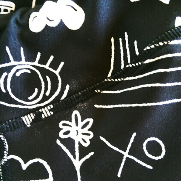 SOLD* Graphic Print Black High Waisted Leggings - Picture 6 of 6