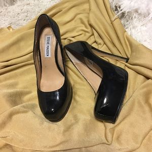 Steve Madden Stokker Black patentleather heels