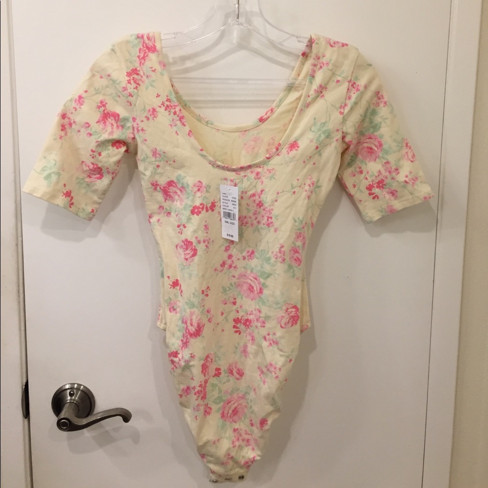 NWT Cream & Floral Scoop Neck Body Suit
