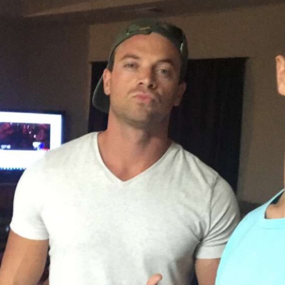 Meet your Posher, Kyle - Picture 1 of 1