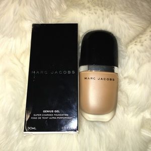 BN Marc Jacobs Genius Gel Foundation