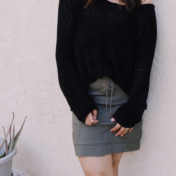 Lace up front mini skirt - Picture 3 of 3