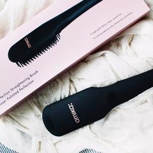Amika hair straightener