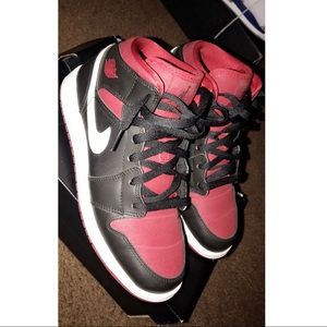 Air Jordan 1 mid bg