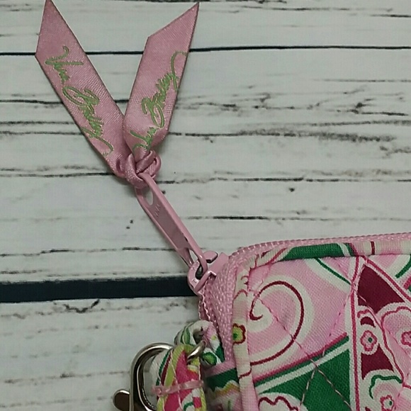 Vera Bradley Wristlet - Picture 4 of 8
