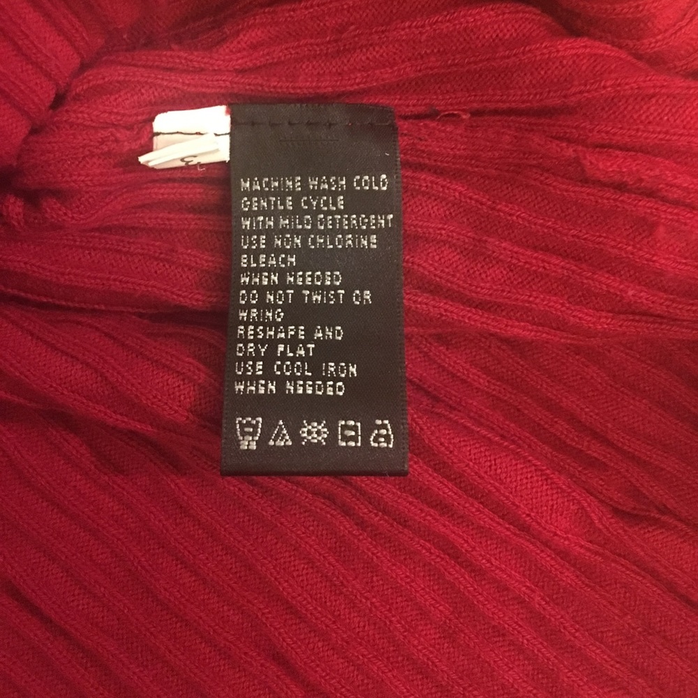 Red Sweater - Picture 3 of 3