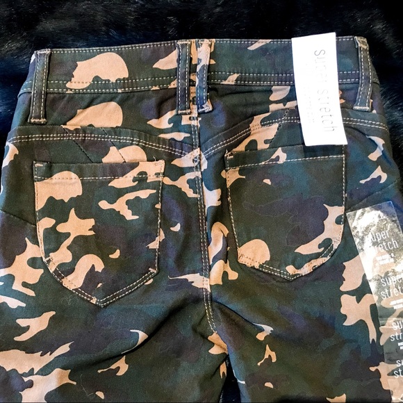 NWT! Super Stretch Camo Jeggings - Picture 1 of 6