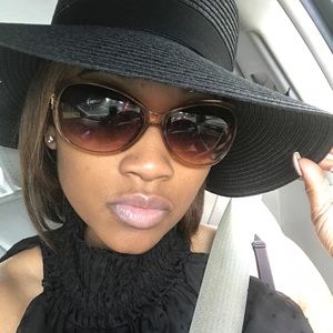 Meet your Posher, Anquonise